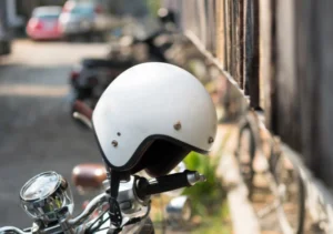 Casque sur vélo