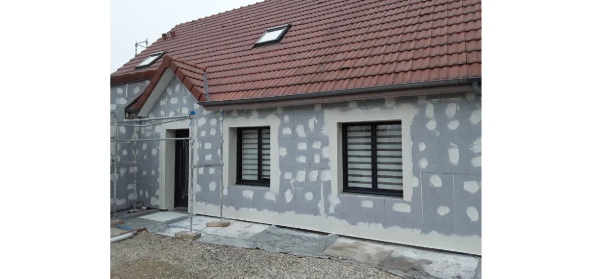 photo d'une maison en rénovation thermique