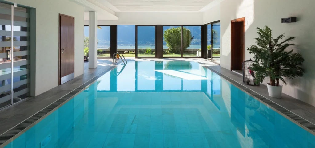 Piscine intérieure