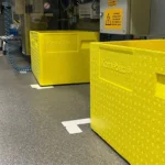 Bac Komebac jaune dans entrepôt